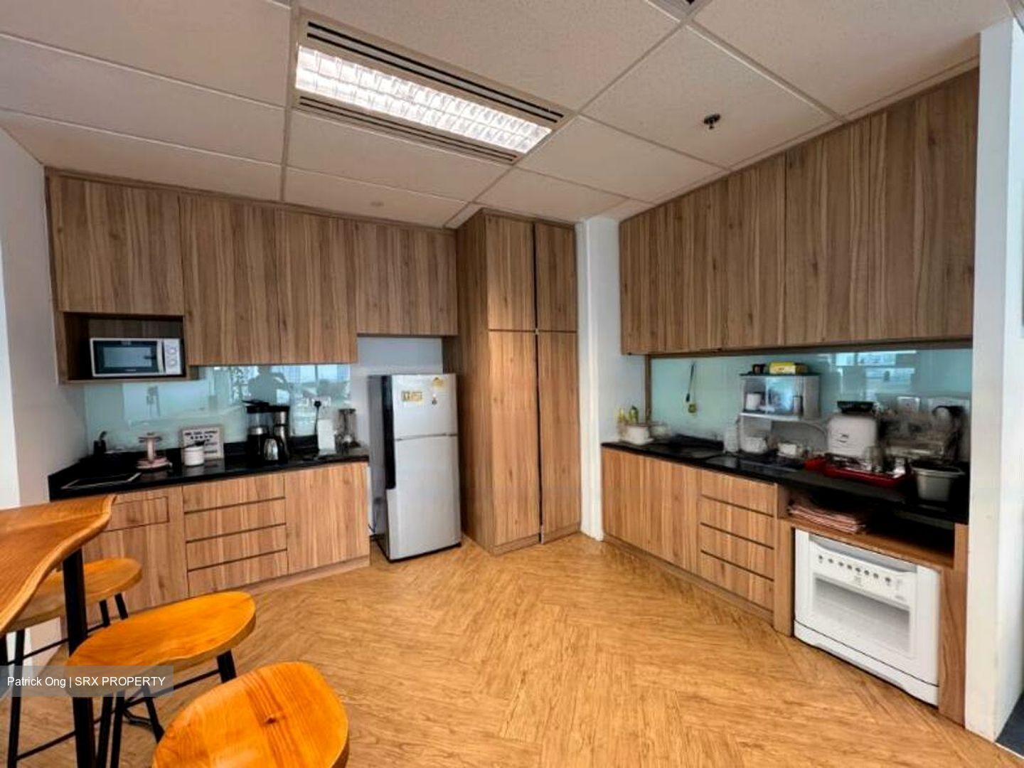 Samsung Hub (D1), Office #476525461